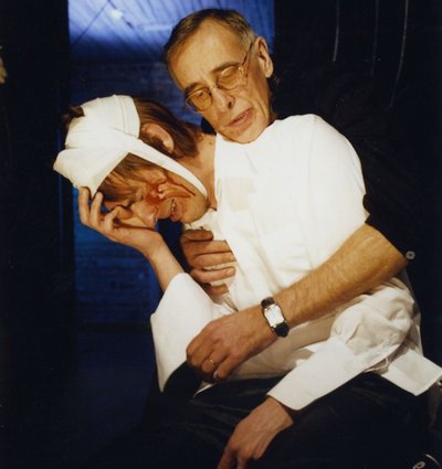 POJAGA LAVAL: Treplev (Juhan Ulfsak) ja Arkadina (Lembit Ulfsak) Von Krahli teatri 2007. aasta lavastuses „Kajakas“ (lavastaja Kristian Smeds).