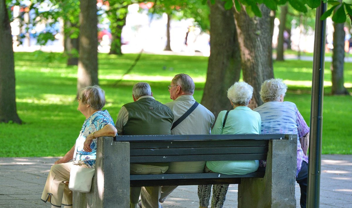 Kui seni on inimesi muretsema pannud väike pension, siis peagi asendab selle kohustus kõrge eani tööl käia.