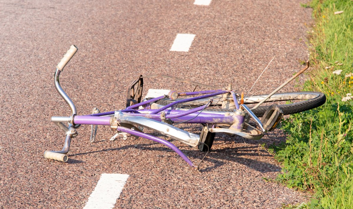 Jalgrattur toimetati Lõuna-Eesti Haiglasse kontrolli