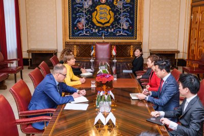 Kaljulaid kohtus Singapuri kommunikatsiooni- ja IT minister Josephine Teoga