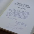 LOE SISSEKANDEID | Ukraina president kirjutas Kadrioru ja Stenbocki külalisteraamatutesse tänusõnad Eesti rahvale