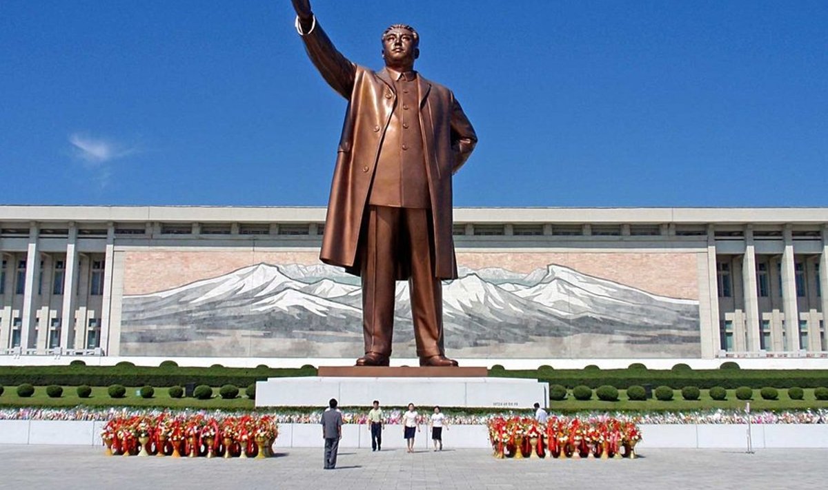 Vanaisa silma all: Kim Il-sungi nime kandev väljak, mille ääres kuulutati Kim Jong-un 2011. aastal partei, sõjaväe ja rahva ülimaks juhiks.