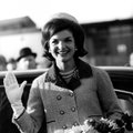 Viimse hingetõmbeni stiilne Jacqueline Kennedy: mis olid Ameerika kuulsaima esileedi garderoobi saladused ja ikooniliseks kantud esemed?