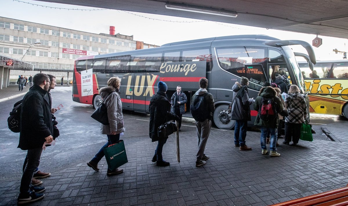 Bussisõit Tallinnast Võrru kestab olenevalt väljumisest keskmiselt 3,5–4 tundi.