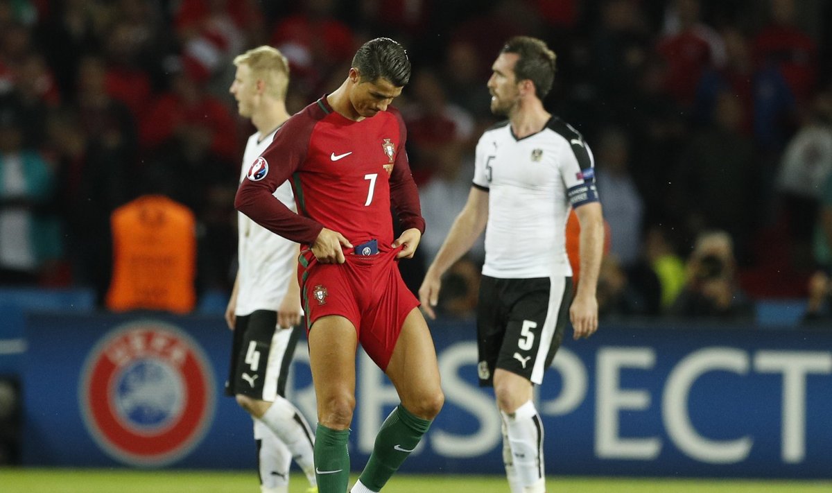 Portugali staaril Cristiano Ronaldol pole EM-il teha muud kui pükse kehitada.