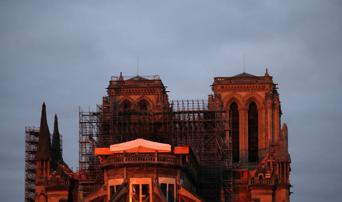 Jumalaema kirik eile hommikul päikesetõusu ajal (Foto: AP)