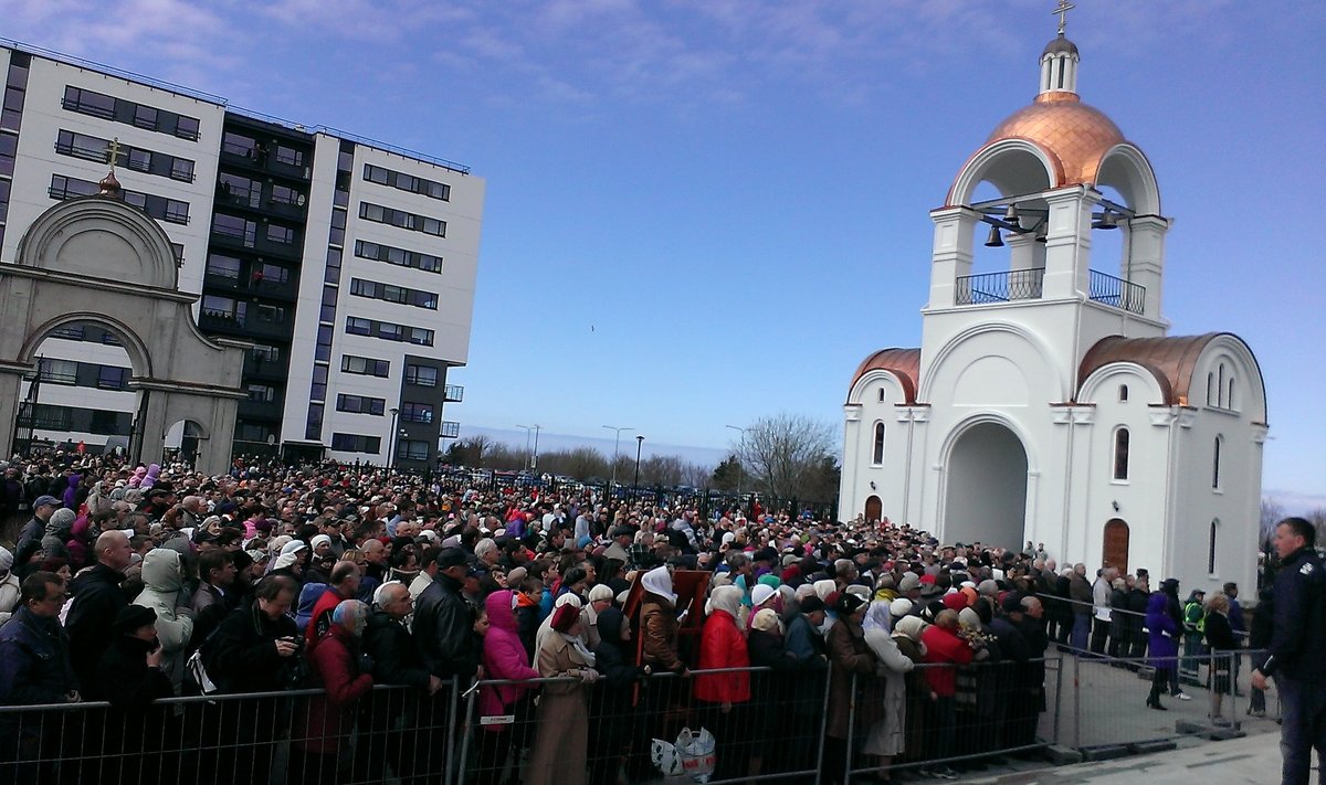 Lasnamäe kiriku kellatorni avamine tõi kokku tohutu hulga rahvast