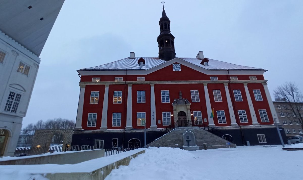 Городская ратуша в Нарве, где с августа проходят заседания городского собрания