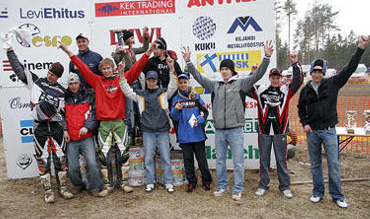 Eesti võidukas koondis - Mulgikross 2006. Foto: Rauno Kais