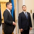 ФОТО: Ратас перенял дела у Рыйваса: низкий поклон тебе за то, что ты сделал для Эстонии