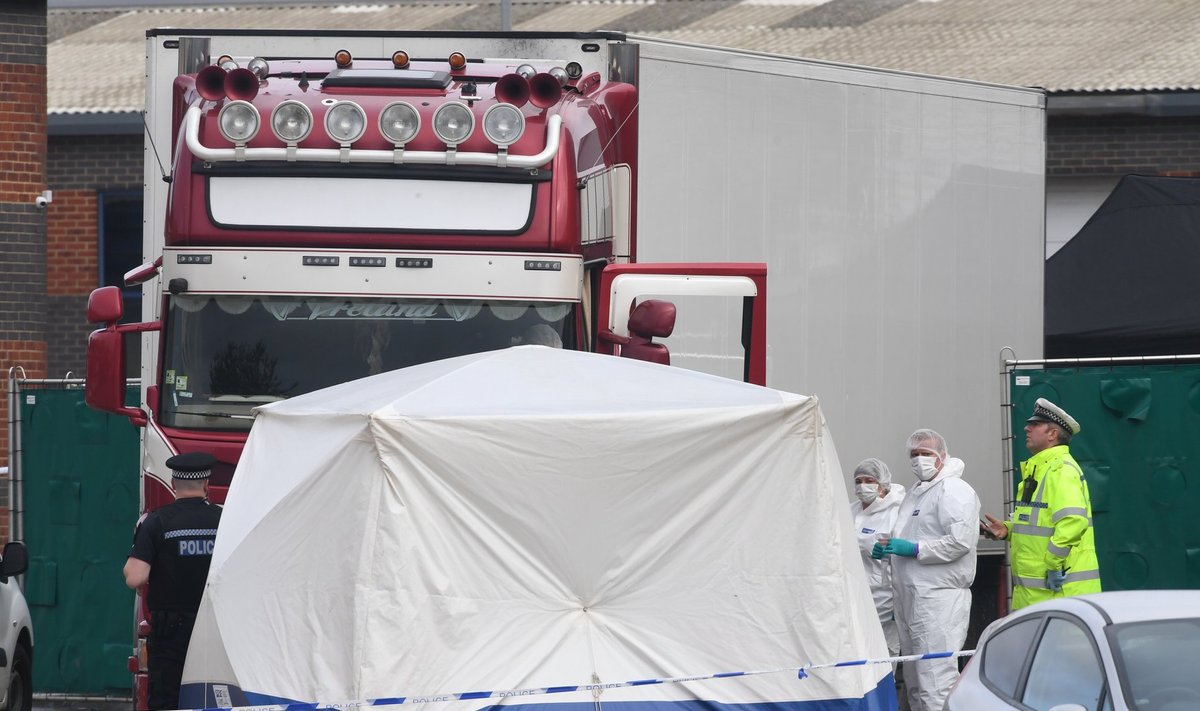 KURITEOPAIK: Politsei Waterglade´i tööstuspargis, kust avastati külmutusauto 39 inimese surnukehaga.
