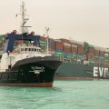 Морские грузоперевозки резко подорожали из-за блокировки Суэцкого канала