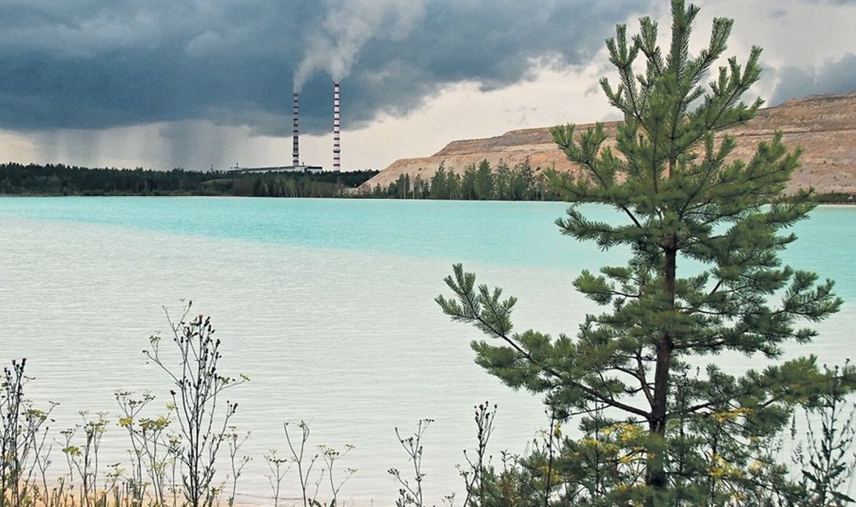 Eesti soojuselektrijaama settebassein, juuli 2008
