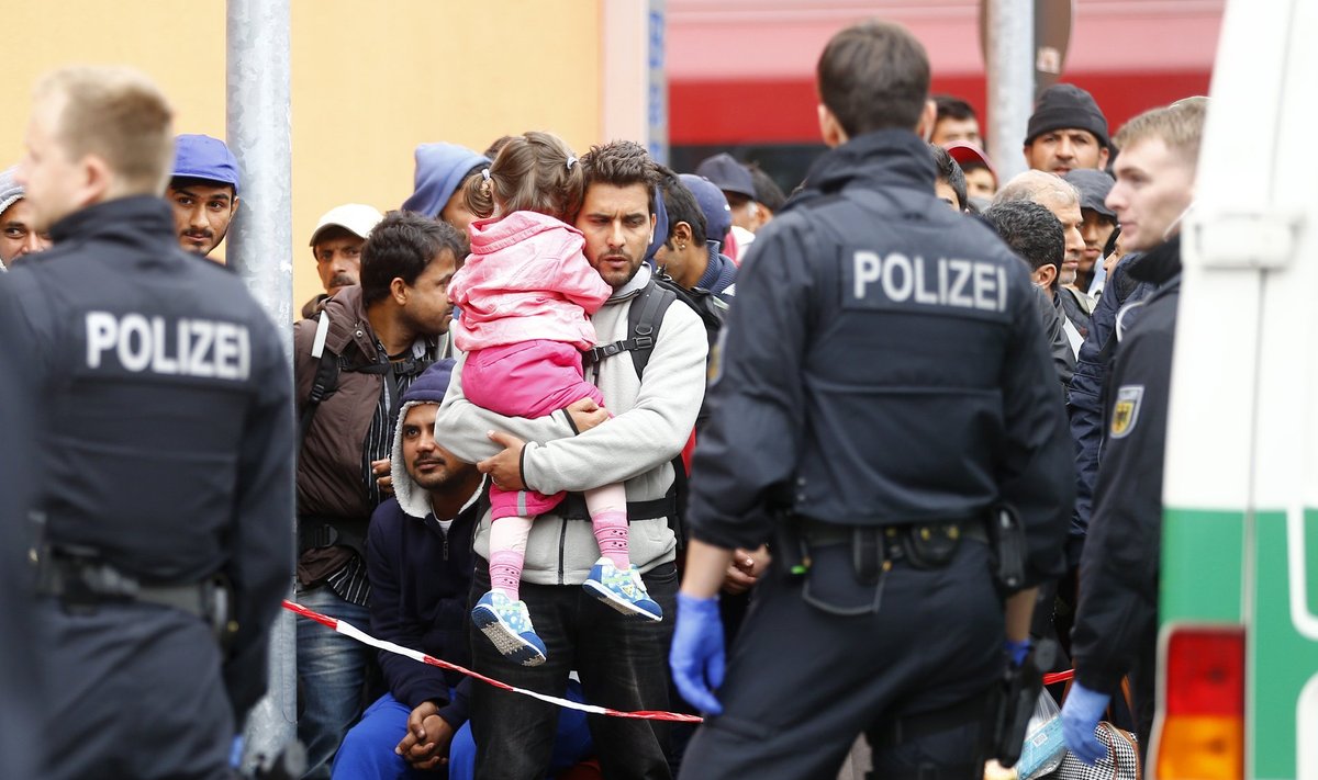 Saksa politsei hoiab pilku peal põgenikel, kes tõsteti eile rongist maha Freilassingi piiripunktis.