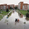 VIDEOD | „Autod on pooleldi vee all.“ Erakordselt tugev vihmasadu uputas Leedu sadamalinna tänavad