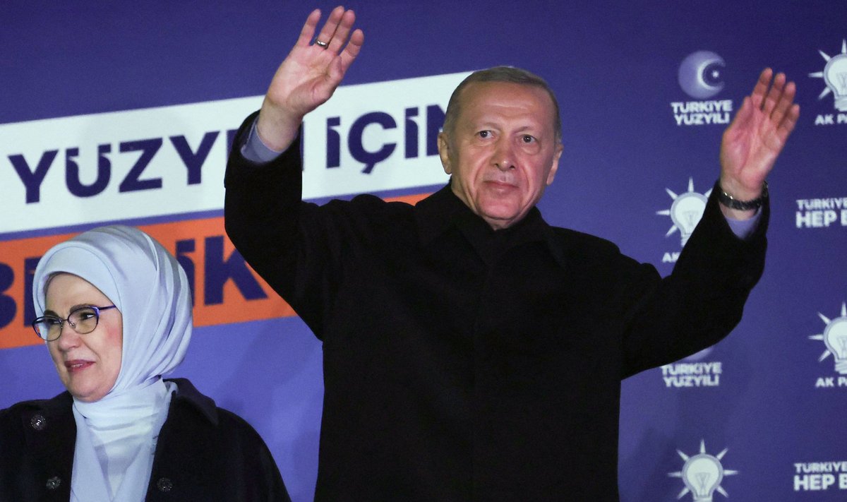 Recep Tayyip Erdoğan toetajate ees.