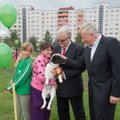 ФОТО: Эдгар Сависаар открыл на улице Вормси новую площадку для выгула собак