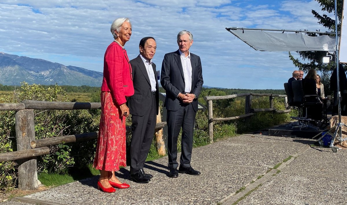 Keskpankurid üle kogu maailma kogunesid möödunud nädalavahetusel Jackson Hole'i linna. Pildil Euroopa Keskpanga juht Christine Lagarde, Jaapani Keskpanga kuberner Kazuo Ueda ja USA föderaalreservi president Jerome Powell.