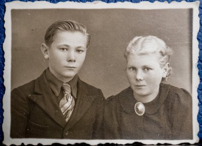 Raul Kuutma õega 1940. aastal