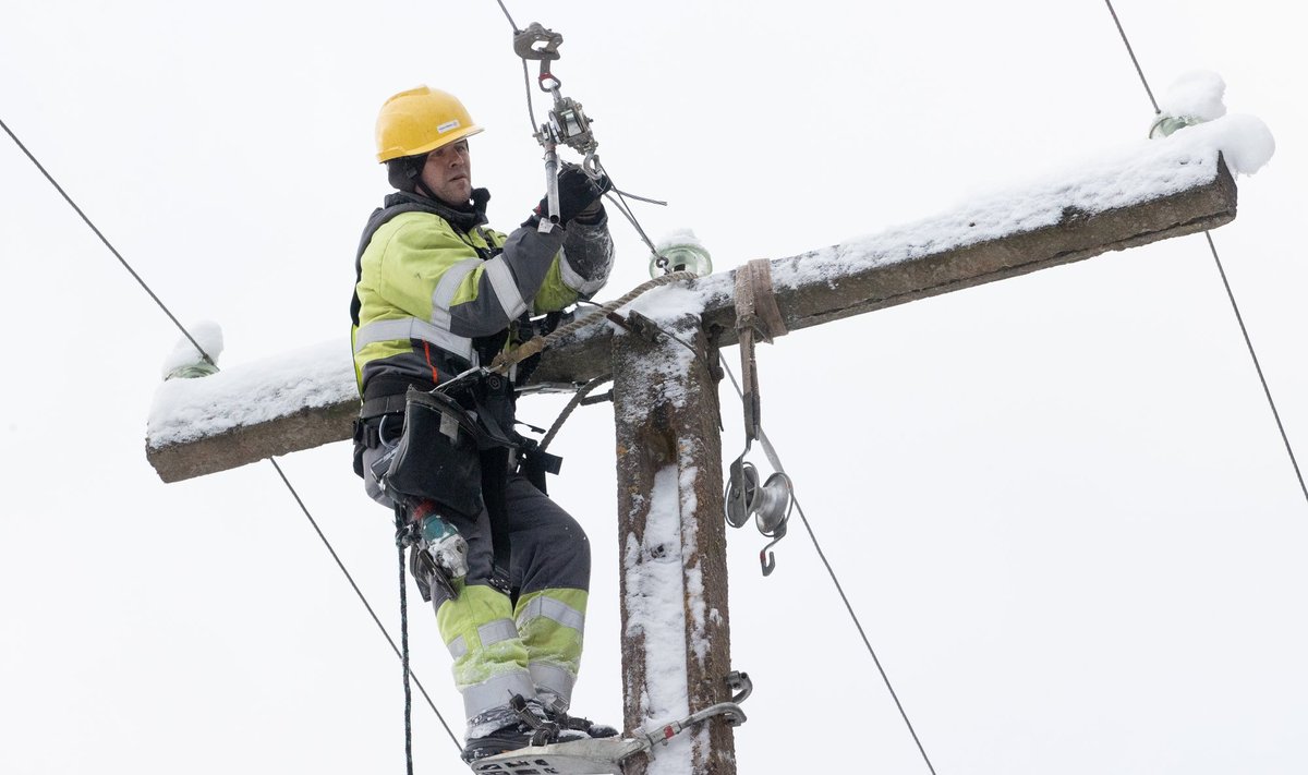 Eelmise aasta detsembris saari tabanud lumetormi järel kulus mõnel pool elektrivarustuse taastamiseks ligi nädal.