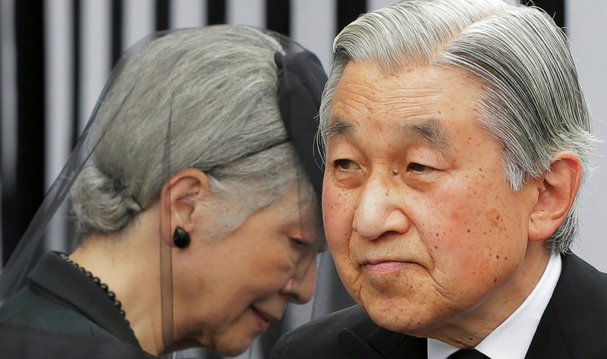 Jaapani keiser Akihito ja tema abikaasa Michiko Shōda aastal 2012. (Foto: REUTERS)