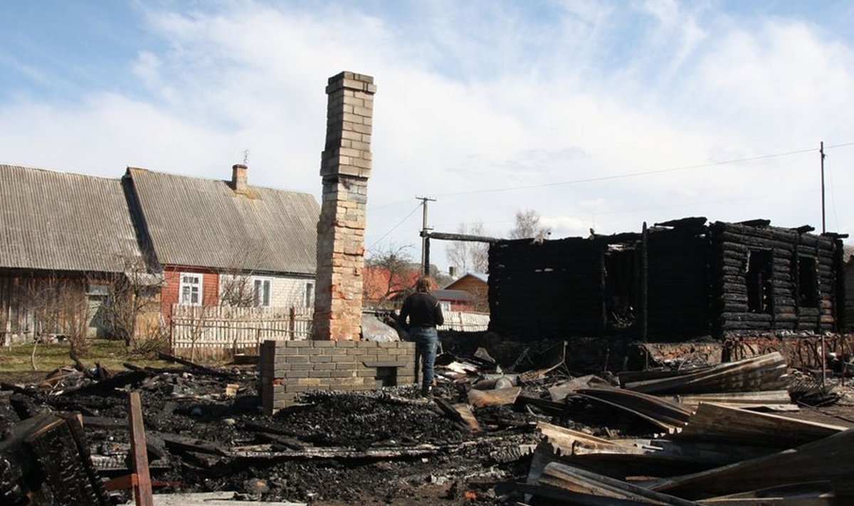 Põlenud majadest võinuks tuli hõlpsasti ka järgmiste naabrite juurde hüpata. Foto: Marko Jakobi