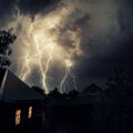 ФОТО | В результате удара молнии в жилой дом пострадал человек. Телевизор, компьютер и прочая электроника вышли из строя