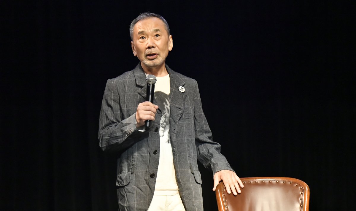 Lühivormide kirjutamine ei ole Murakami tugevaim külg, seda näitab ka lühijuttude kogumik „Ainsuse esimene isik“.