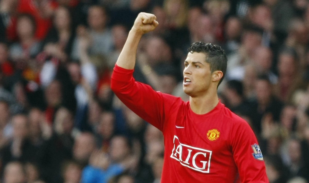 Cristiano Ronaldo hakkab taas kandma Manchester Unitedi särki.