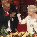 ŠOKEERIV AVASTUS: Napsilembene kuninganna Elizabeth II joob liiga palju?