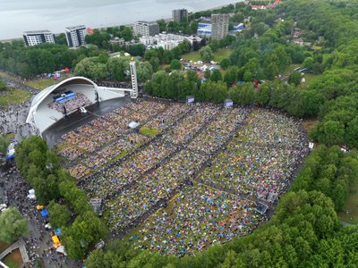 XIII noorte laulu- ja tantsupidu „Püha on maa“