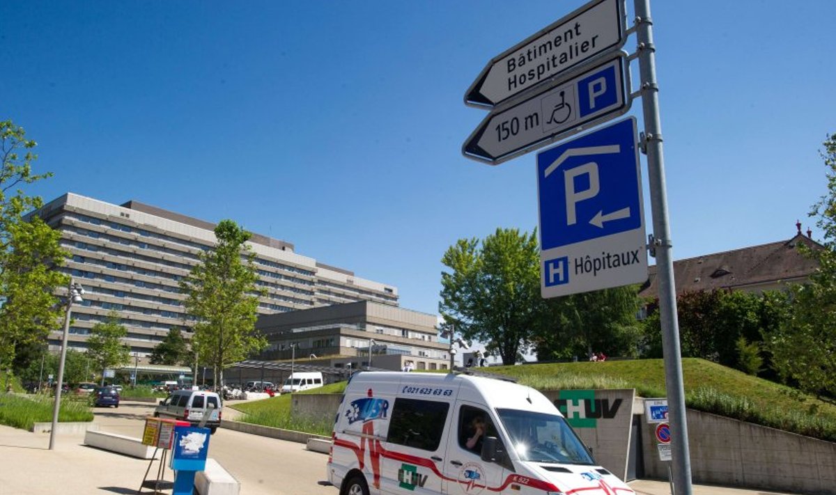 Kiirabiauto Lausanne'i haigla ees.