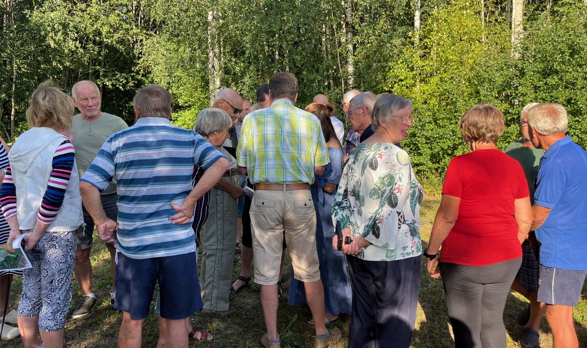 Ühel konkreetsel alal tehtavate metsatööde tegemise tingimused pannakse endiselt paika koos kohaliku kogukonnaga. Vajadusel minnakse ka koos metsa koha peale arutama.