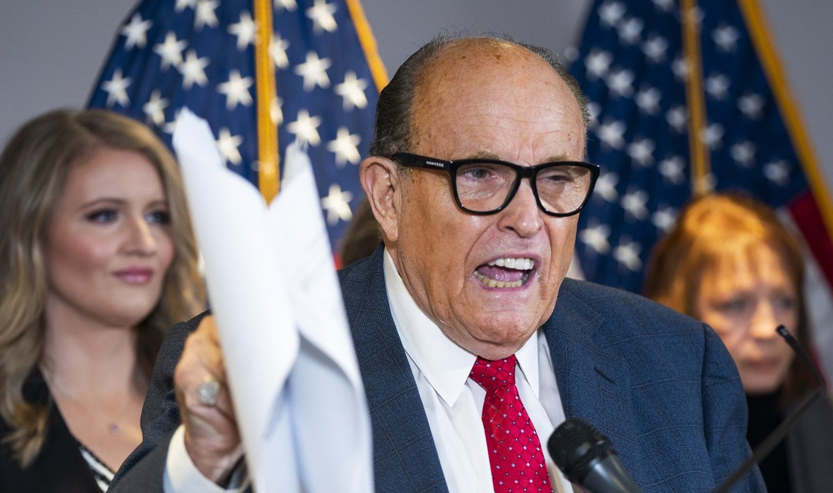 USA ekspresidendi Donald Trumpi ihuadvokaat Rudy Giuliani (fotol) korrutas pärast presidendivalimisi valet, nagu olnuks need võltsitud. Nüüd ootab teda ees kohtuprotsess.
