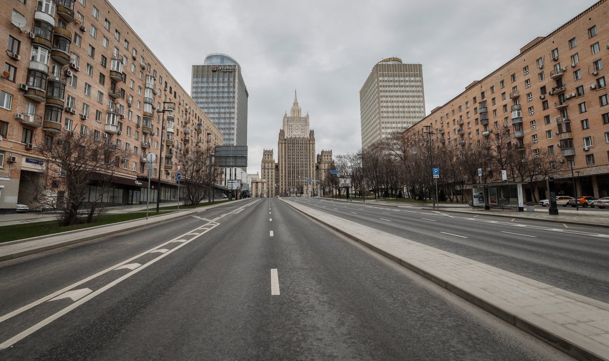 Moskva tänavad on tühjad. Ometi käivitati tehased taas tööle. 