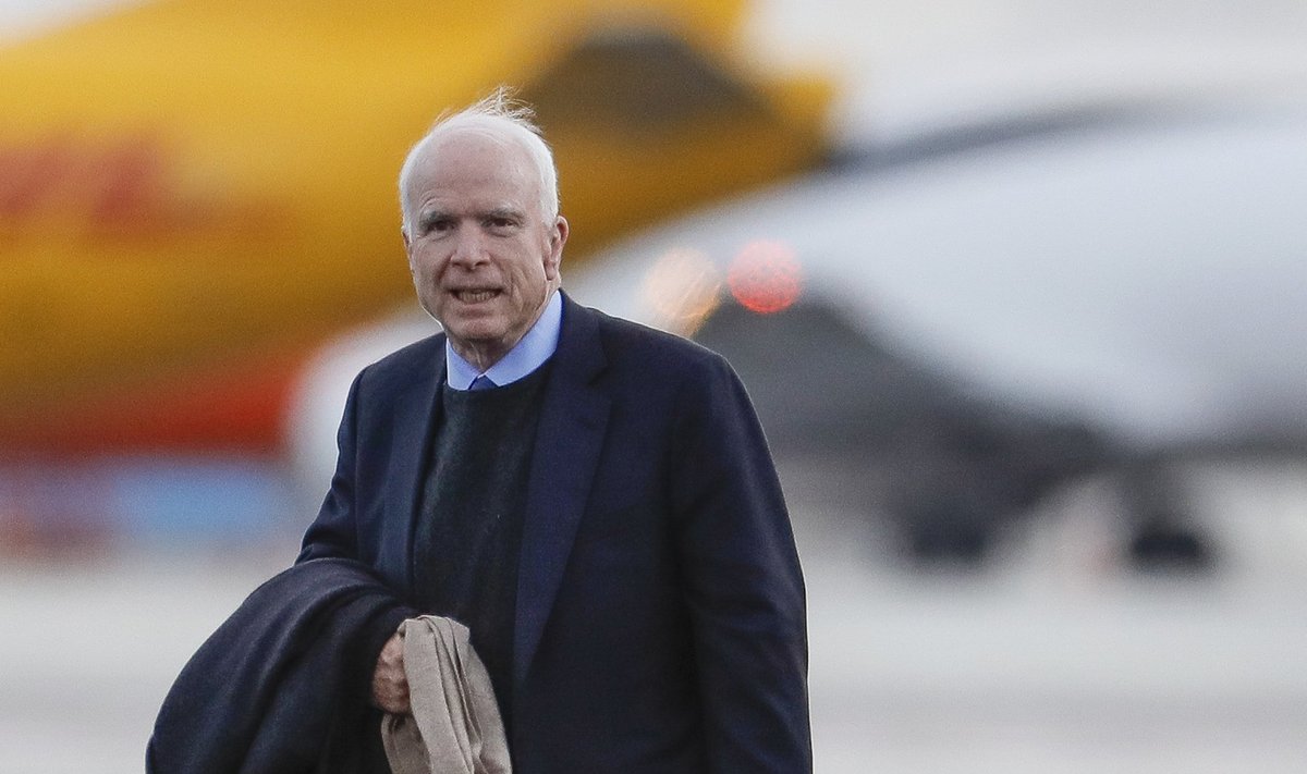 John McCain saabus Tallinna