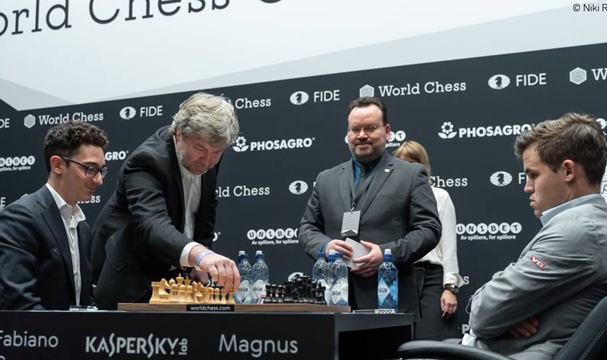 Fabiano Caruana vs Magnus Carlsen 