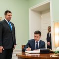 Президент Украины Зеленский объявил, что хочет написать "Крым — Украина" на песке Ялты