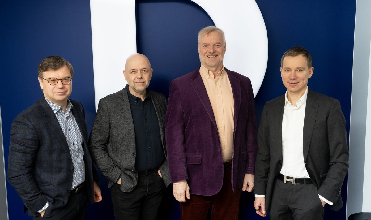 Peeter Kutman (vasakul), Sven Papp, Hans H. Luik ja Toomas Prangli võtsid tehinguturu pulkadeks lahti ja panid uuesti kokku.