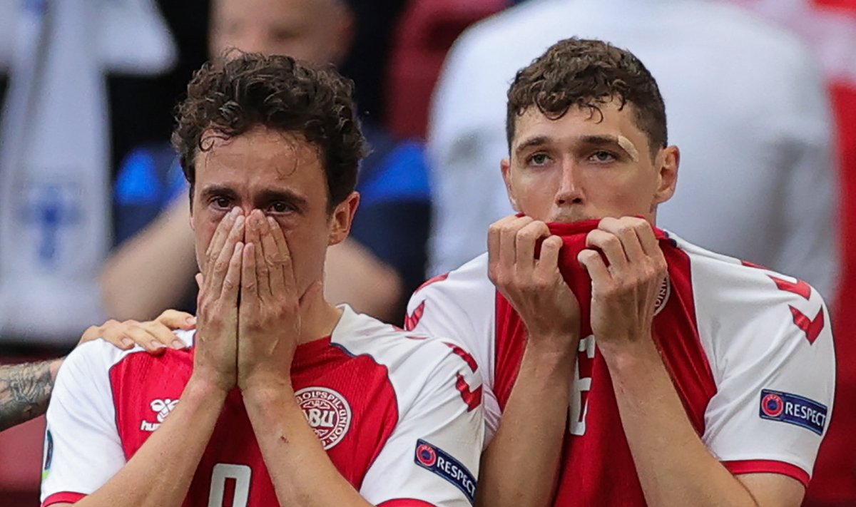 Taani jalgpallurid Thomas Delaney ja Andreas Christensen pärast Christian Erikseni kokkuvarisemist