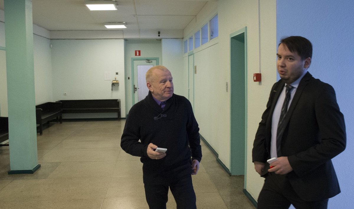 Väino Pentus oma advokaat Marko Kairjakiga kohtus