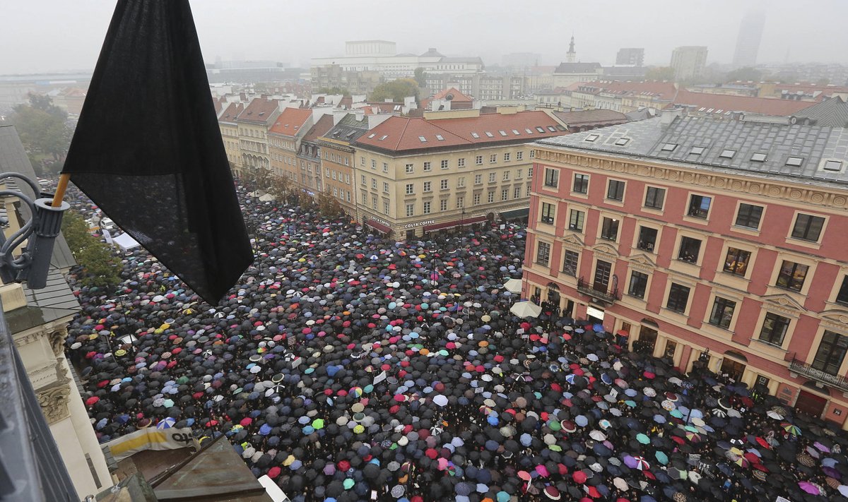 Musta esmaspäeva meeleavaldus Varssavis