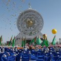 Женщины Туркменистана получат на 8 марта по 14 долларов