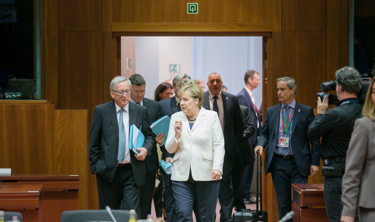 Euroopa komisjoni president Jean-Claude Juncker ja Saksamaa liidukantsler Angela Merkel Euroopa ülemkogu teisel päeval.