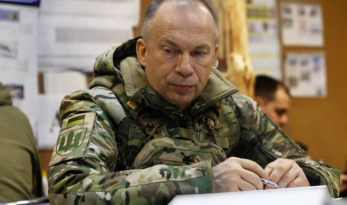 MASENDUNUD: Oleksandr Sõrskõi veebruaris tehtud fotol, kui ta parajasti külastas rindejoont kusagil Ida-Ukrainas.
