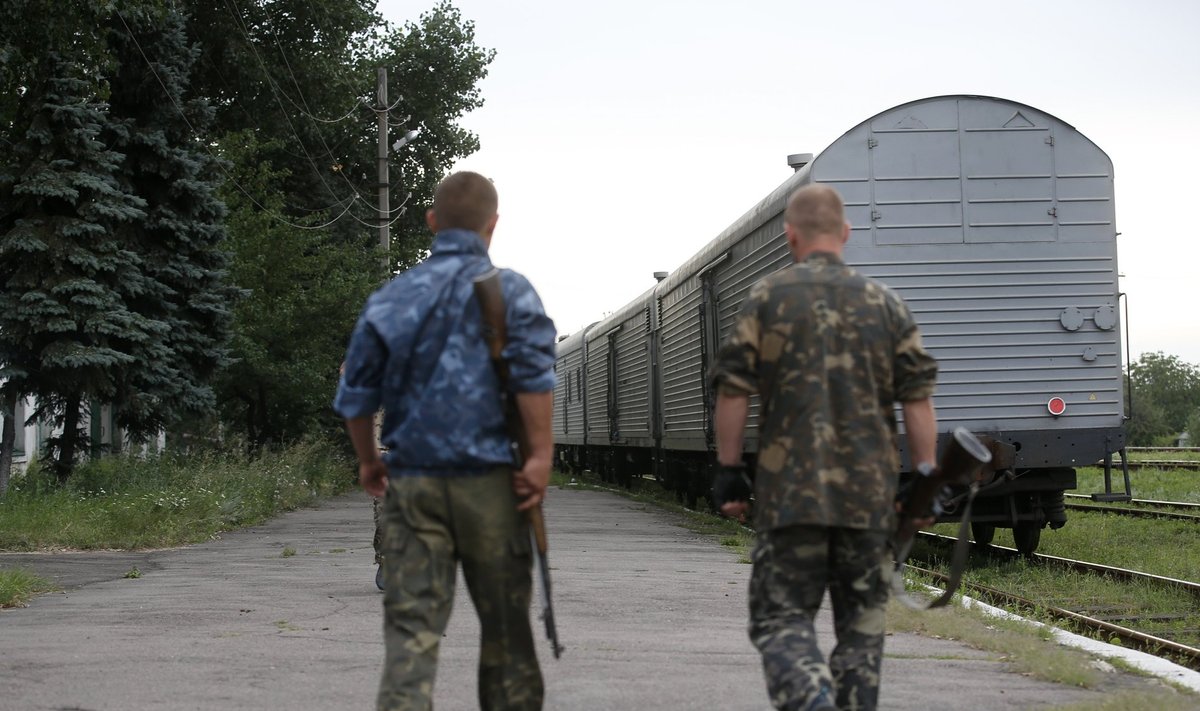 The train transporting the remains of victims from the crashed Malaysia Airlines MH17 flight departs from the railway station in the eastern Ukrainian town of Torez