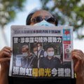 Läbiotsimised ja vahistamised: Hongkongi päevaleht teatas pärast päevi kestnud terrorit toimetuse sulgemisest