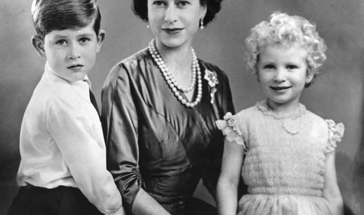 Elizabeth II koos lastega