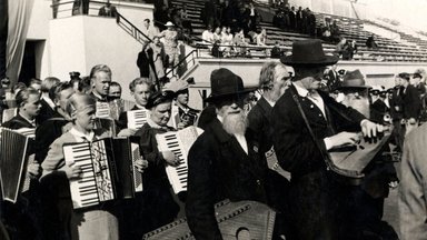 EKSPRESSI ARHIIVIST | Eesti Wabariigi aegseid laulupidusid iseloomustas suur isamaaline vaimustus, esines ka leiget suhtumist 