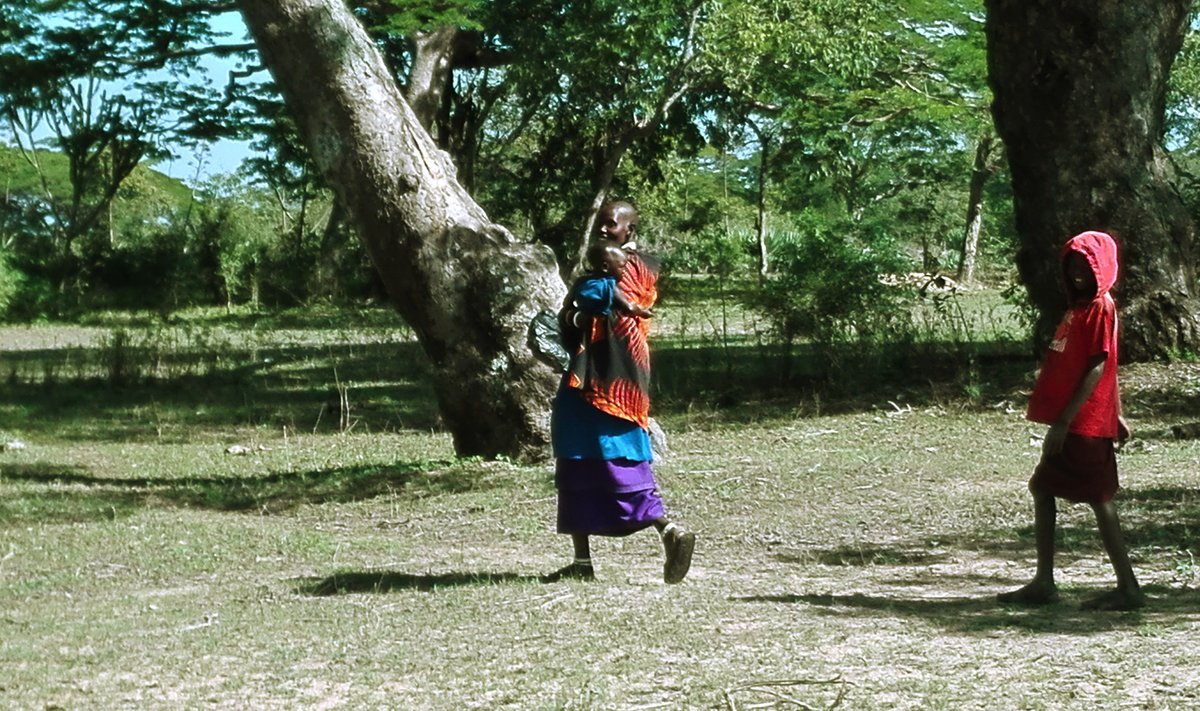 KIREV: Masaid, nii sihvakad naised kui ka meessõdalased armastavad oma riietuses mustreid ning punaseid, siniseid ja roosasid värve.